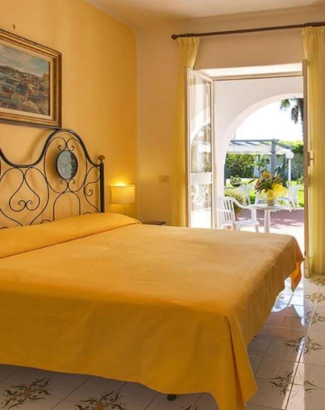 hotelbelsoleischia en rooms 006